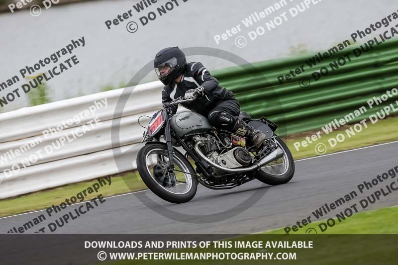 Vintage motorcycle club;eventdigitalimages;mallory park;mallory park trackday photographs;no limits trackdays;peter wileman photography;trackday digital images;trackday photos;vmcc festival 1000 bikes photographs